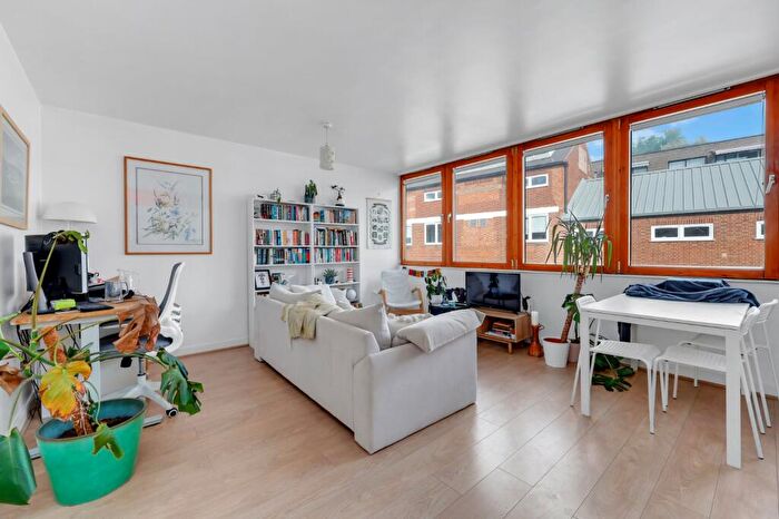 1 Bedroom Flat To Rent In Wilmot Place, Camden, NW1