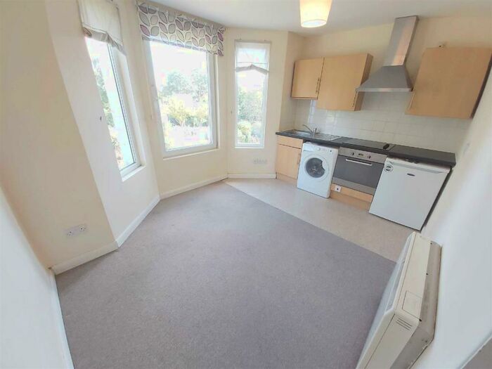 1 Bedroom Flat To Rent In Long Lane, Finchley, N3
