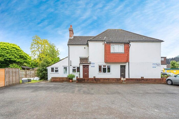 1 Bedroom Flat For Sale In Bayliss Court, Guildford, Surrey, GU1