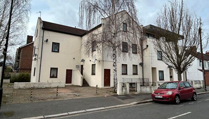 1 Bedroom Flat For Sale In Flat, Basle House, Albert Square, Stratford, London, E15