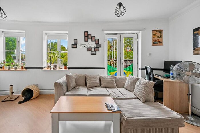 2 Bedroom Apartment For Sale In Regents Gate House, E14