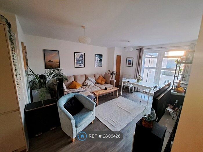 2 Bedroom Flat To Rent In Adams Close, Poole, BH15