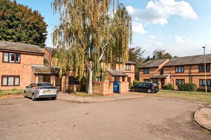 1 Bedroom Flat For Sale In Hastings Close, Barnet, EN5