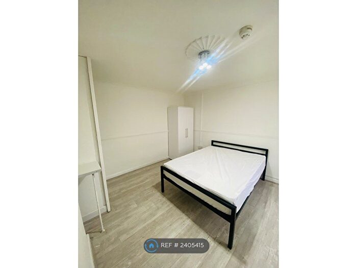 Studio To Rent In Beale Close, Stevenage, SG2