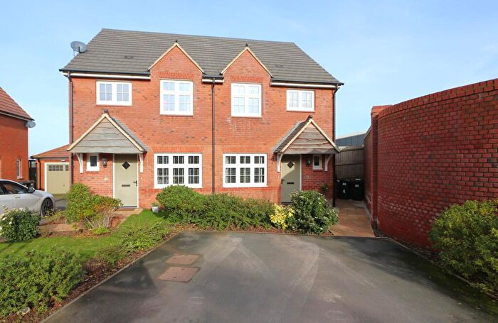 3 Bedroom Semi Detached House For Sale In Pirelli Close, Castle Donington, DE74