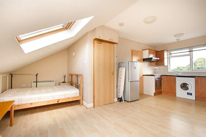 Studio To Rent In Brent Street, Hendon, London, NW4