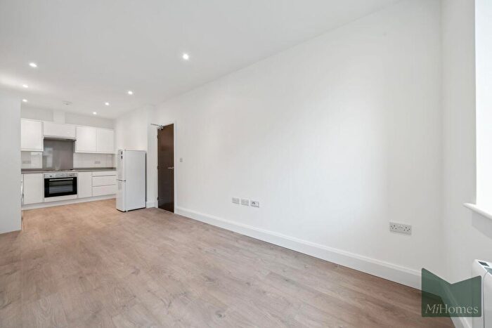 1 Bedroom Flat To Rent In High Street, Potters Bar, EN6