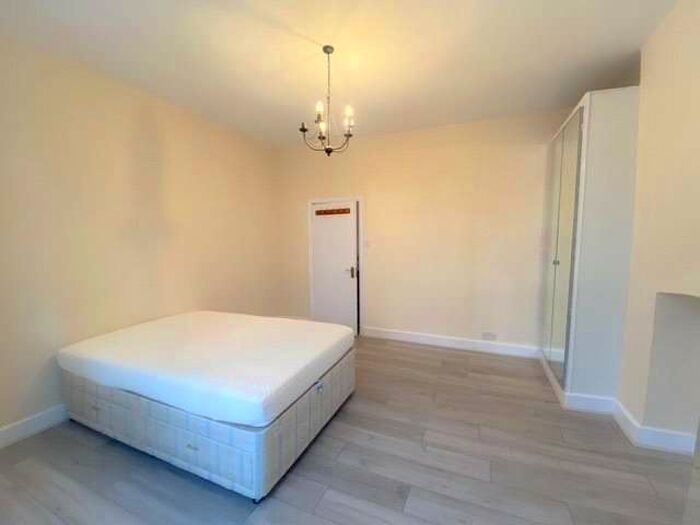 Flat To Rent In Eade Road, Harringay, London, N4