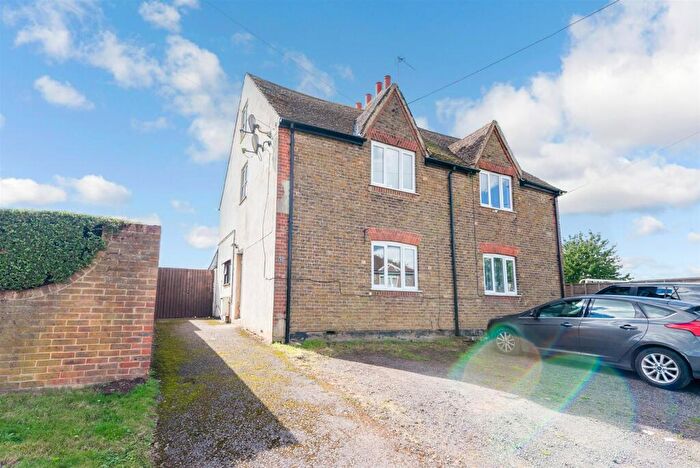 2 Bedroom Semi-Detached House For Sale In Tylers Green Road, Swanley, Kent, BR8