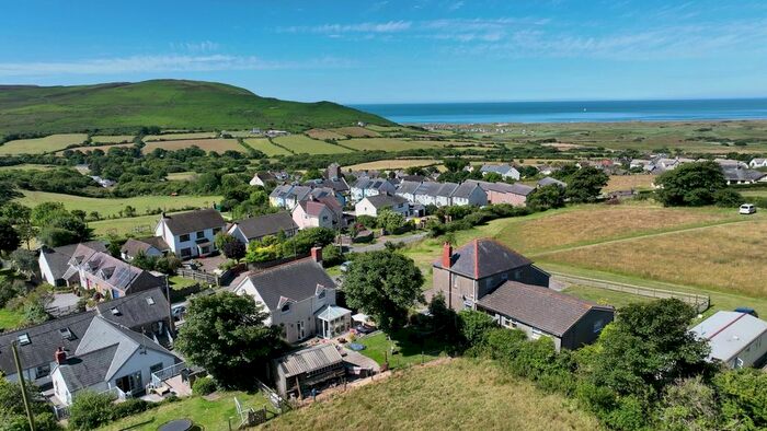 3 Bedroom Detached House For Sale In Llangennith, Swansea, SA3