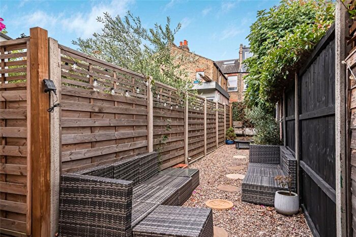 1 Bedroom Flat For Sale In Fallsbrook Road, Furzedown, SW16