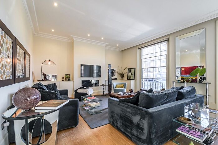 3 Bedroom Flat To Rent In Hyde Park Square, London, W2