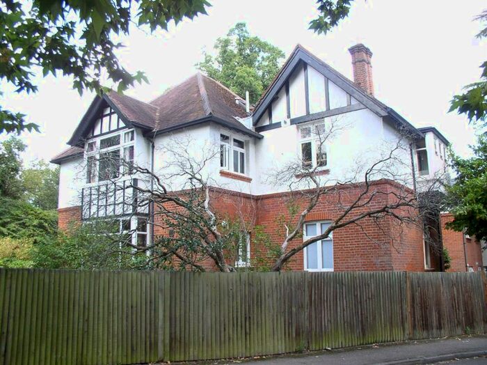 2 Bedroom Flat To Rent In Oakwood, Ashley Rise, Walton On Thames, KT12