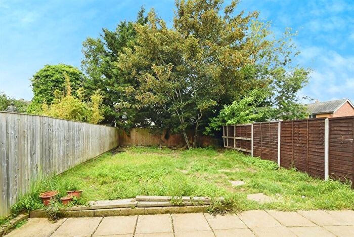 3 Bedroom Terraced House For Sale In Axbridge Close, Swindon, SN3