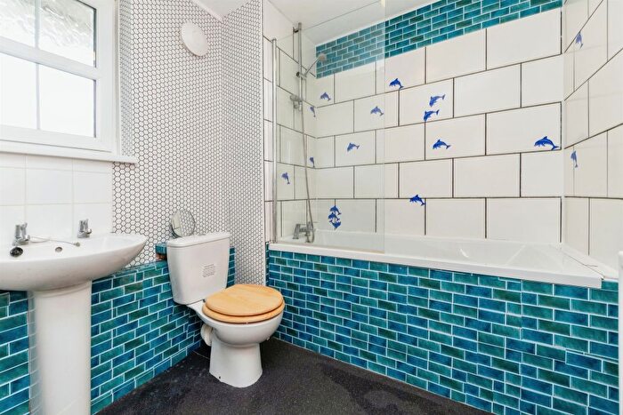 1 Bedroom Flat For Sale In Haldens, Welwyn Garden City, AL7