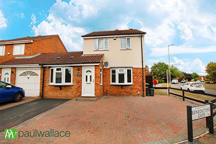 4 Bedroom Detached House For Sale In Benedictine Gate, Cheshunt, EN8