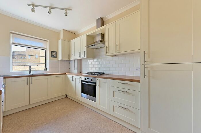 2 Bedroom Flat To Rent In St. James Road, Surbiton, KT6