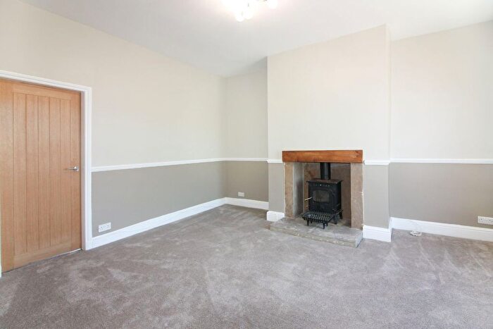 2 Bedroom Cottage To Rent In Burnley Road, Bacup, OL13