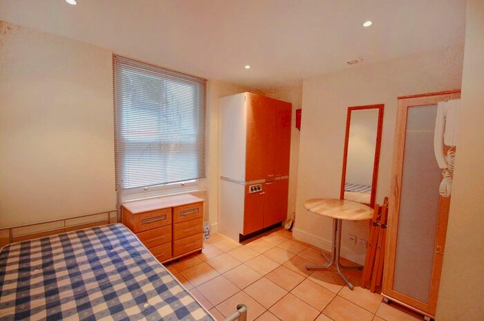 Studio To Rent In St. Petersburgh Place, Bayswater, W2