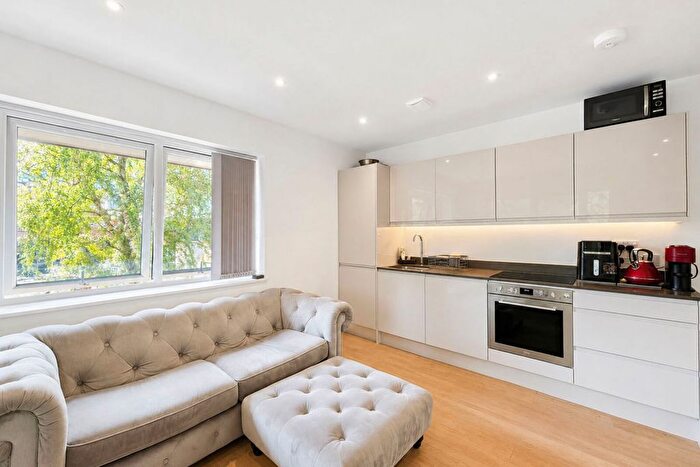 2 Bedroom Flat For Sale In River Court, Woking, Woking, GU21