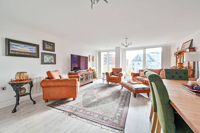 3 Bedroom Flat To Rent In Holland Gardens, Brentford, TW8