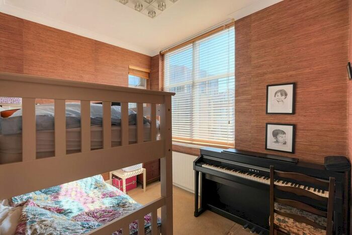 2 Bedroom Flat For Sale In Fitzjohns Avenue, Hampstead, London, NW3