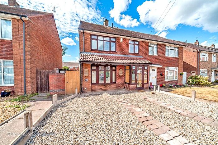 3 Bedroom Semi-Detached House For Sale In Chatsworth Crescent, Walsall, WS4