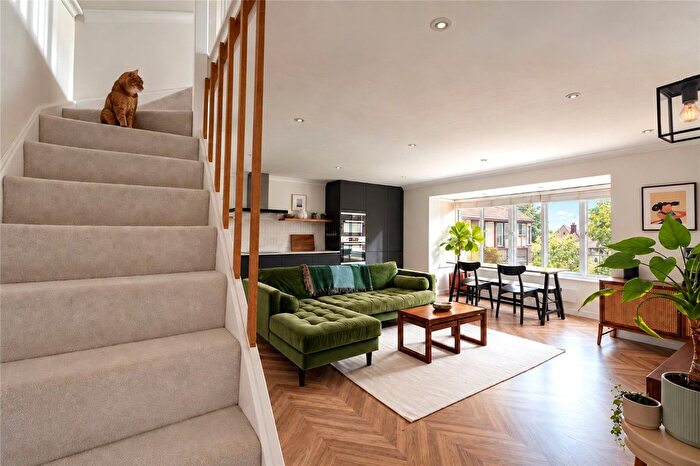 2 Bedroom Flat For Sale In Linwood Close, London, SE5
