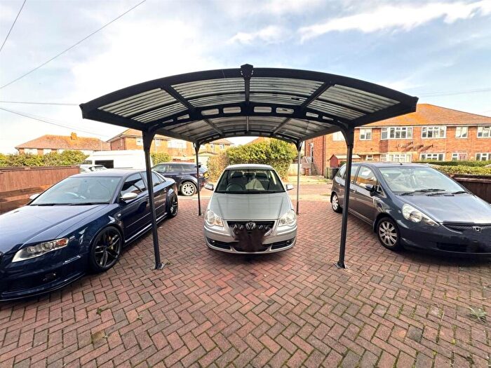 2 Bedroom Flat For Sale In Granby Close, Weymouth, DT4