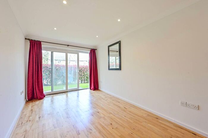 2 Bedroom Flat To Rent In Princes Way, Southfields, London, SW19