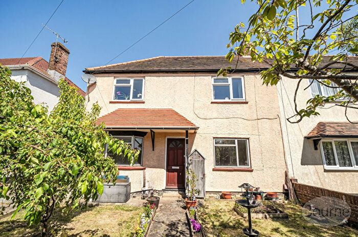 2 Bedroom Maisonette For Sale In Lincoln Road, Guildford, Surrey, GU2