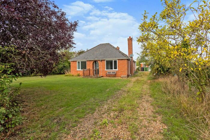 3 Bedroom Bungalow For Sale In Queen Street, Spooner Row, Wymondham, NR18