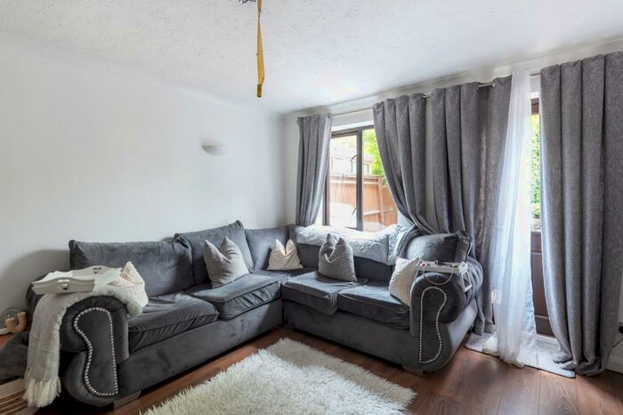 2 Bedroom Terraced House To Rent In Didcot, Oxfordshire, OX11