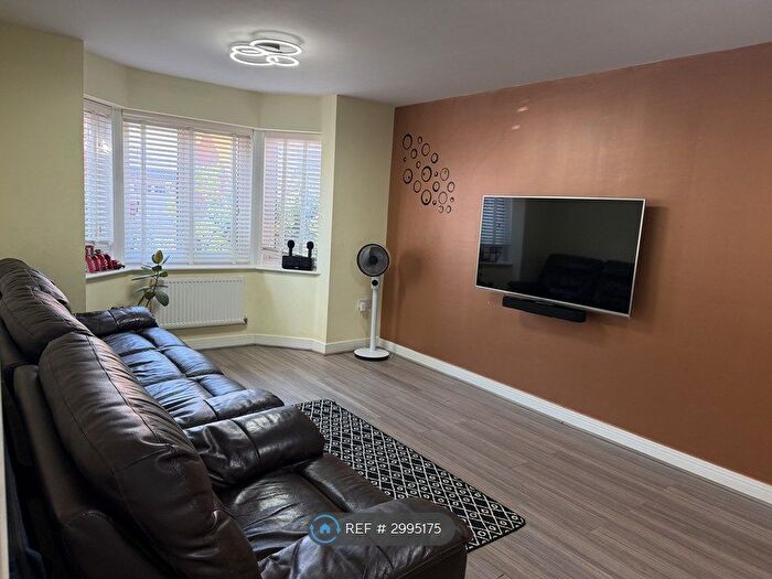 3 Bedroom Semi-Detached House To Rent In Oxlade Drive, Slough, SL3