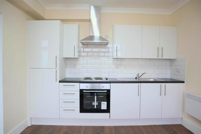 Studio To Rent In Hanworth Road, Hounslow, TW4