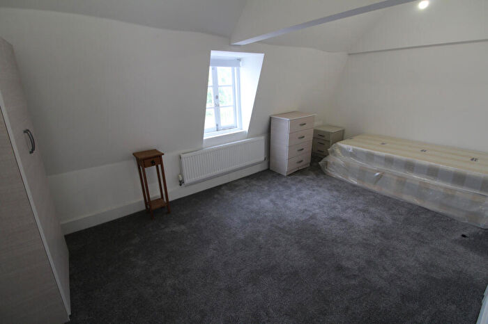 3 Bedroom Maisonette To Rent In Plumstead High Street, Plumstead, SE18