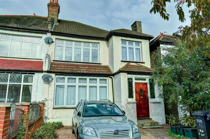 2 Bedroom Flat To Rent In Beatrice Avenue, London, SW16