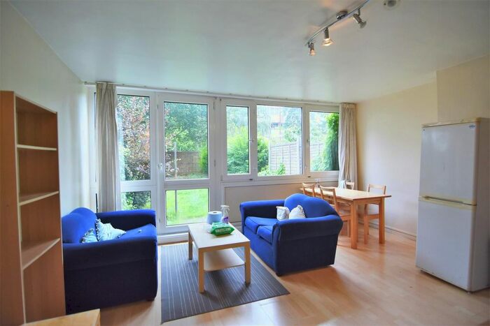 4 Bedroom Flat To Rent In Bordon Walk, London, SW15
