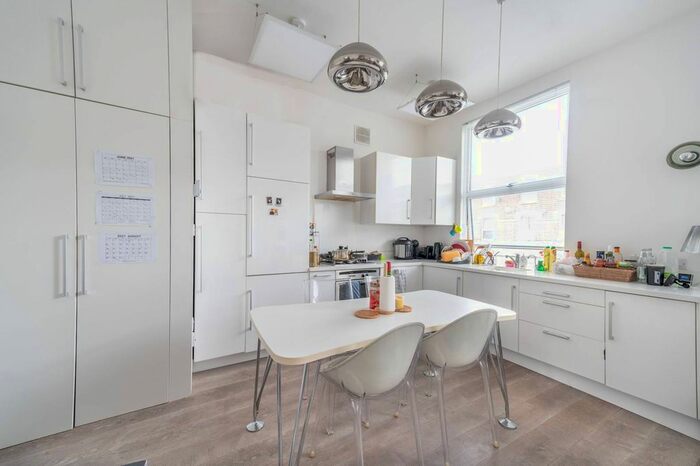 1 Bedroom Flat To Rent In Essex Road, Acton, London, W3