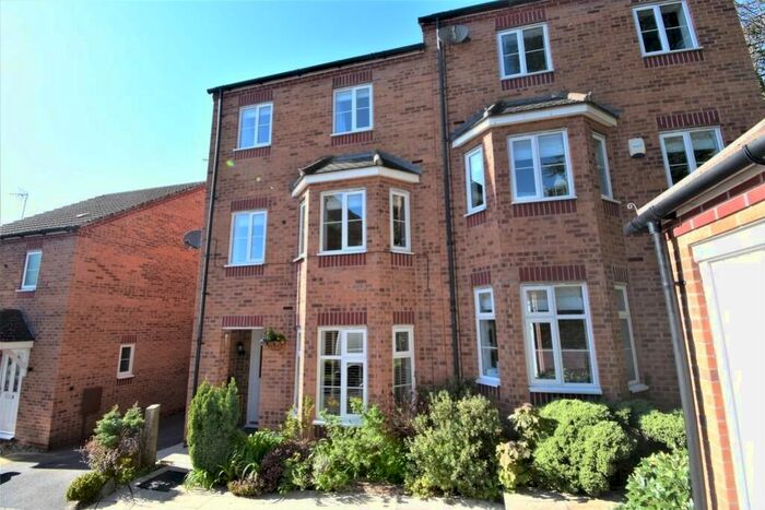 3 Bedroom Semi-Detached House To Rent In Highfields Park Drive, Allestree, Derby, DE22