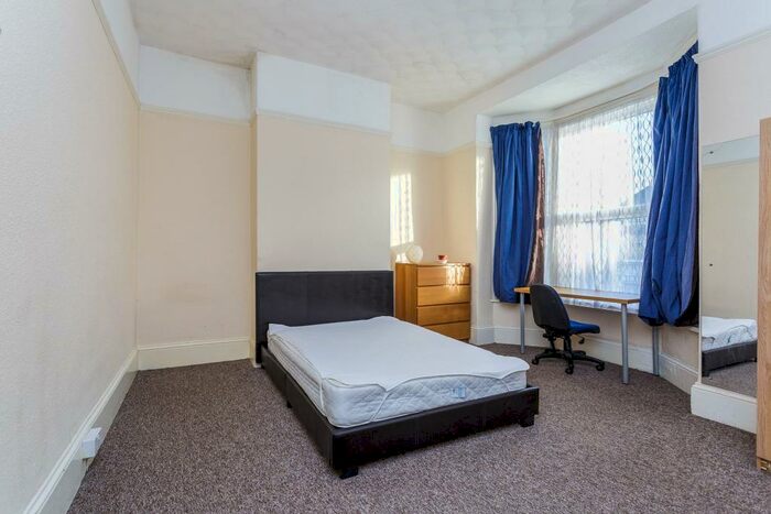 5 Bedroom Terraced House To Rent In Lawrence Road, Southsea, PO5