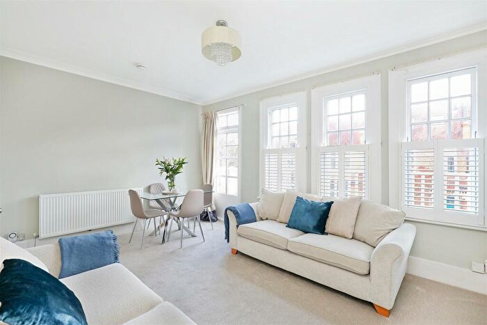 2 Bedroom Flat To Rent In Thornton Road, East Sheen, SW14