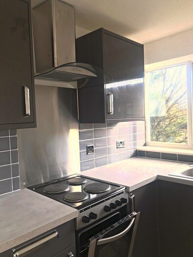 Studio To Rent In Vincent Road, Luton, LU4