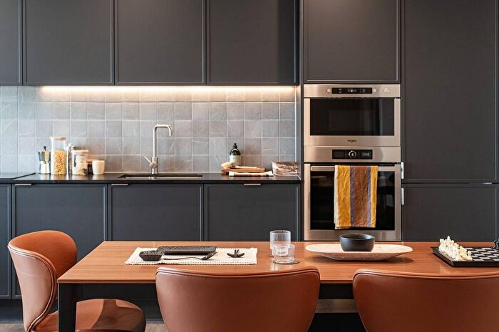 2 Bedroom Flat To Rent In Montfichet Road, Stratford, London, E20