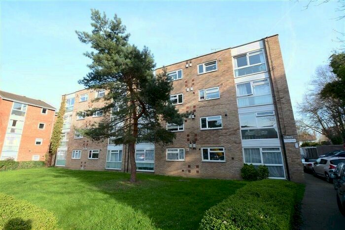 2 Bedroom Flat To Rent In St Davids Court, Wanstead, E11