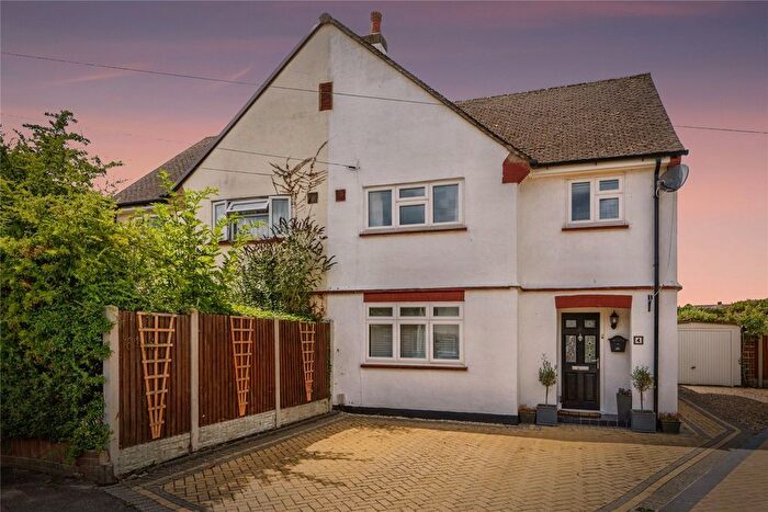 3 Bedroom Semi-Detached House For Sale In Longs Close, Pyrford, Surrey, GU22