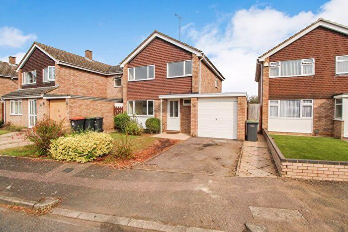 3 Bedroom Detached House To Rent In Purbeck Close, Bedford, MK41