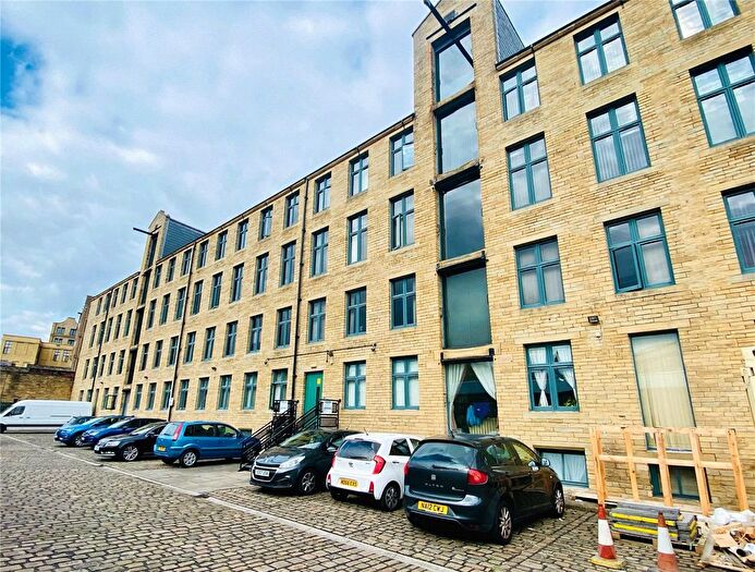 1 Bedroom Flat To Rent In Colonial Buildings, - Sunbridge Road, Bradford, West Yorkshire, BD1