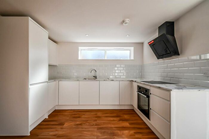 2 Bedroom Apartment For Sale In Southview Drive, Westcliff-On-Sea, SS0