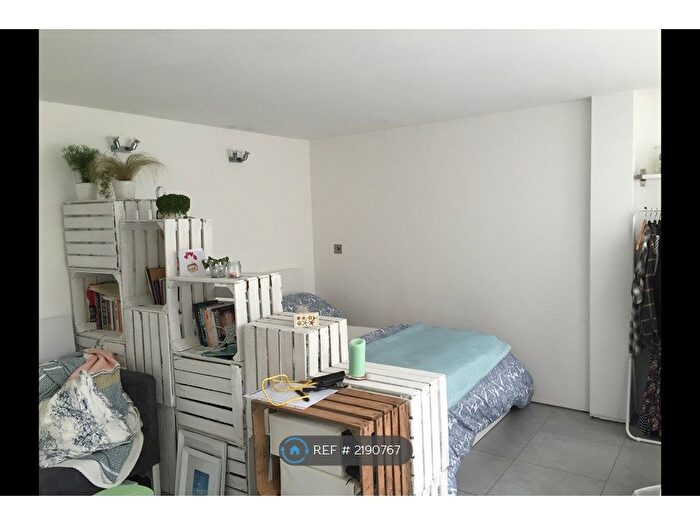 Studio To Rent In Garden Studio, London, N10